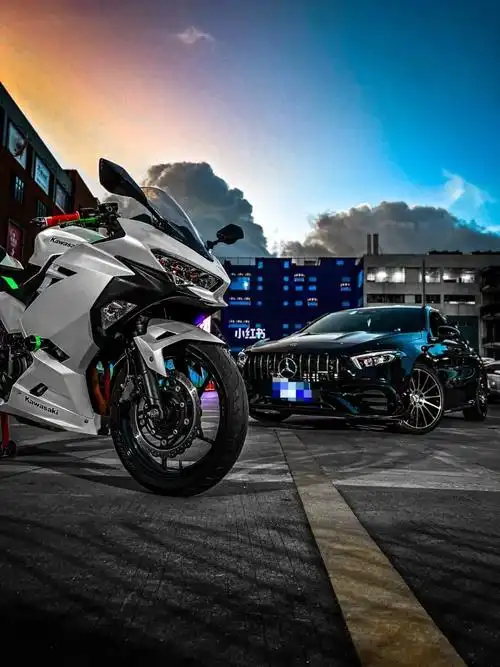 广州  #奔驰  #川崎ninja400  #机车  大老婆~小情人 两个都是我的好