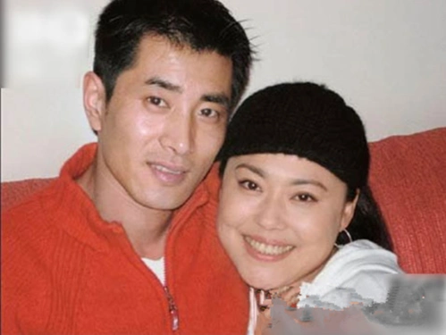 李菁菁与第一任老公亲密合影,长相酷似张继科!