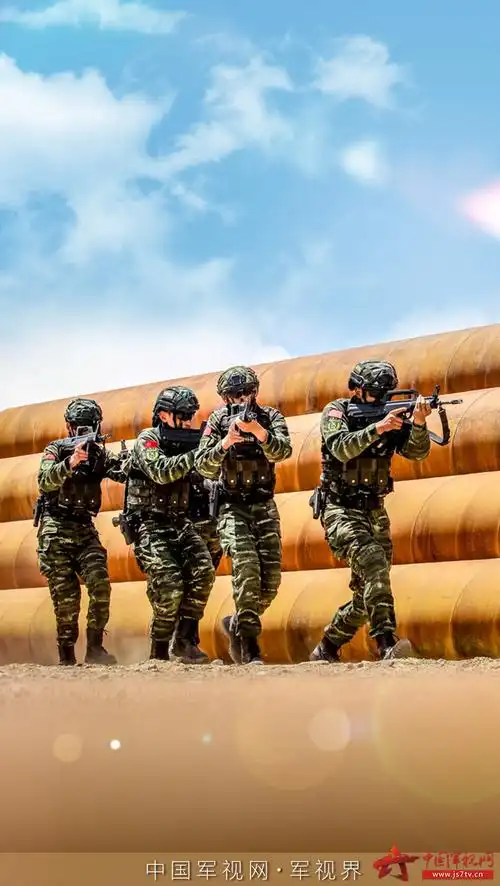 1/ 12 近日,多支武警部队紧密结合实战开展多课目训练,锤炼特战队员