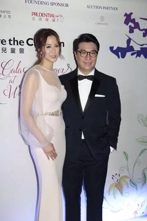 徐子淇真是豪门尤物穿薄纱紧身连衣裙亮相凹凸感太真实