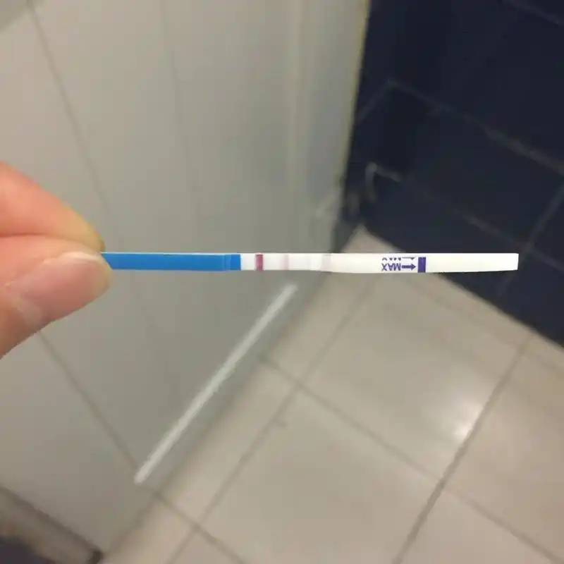验孕棒显示"一深一浅",准妈妈急忙查hcg,结果发现不如没怀上