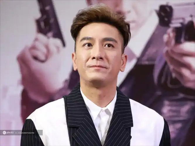 独家马国明宣传飞虎之雷霆极战帅气硬朗状态能打苗侨伟大佬坐姿气场