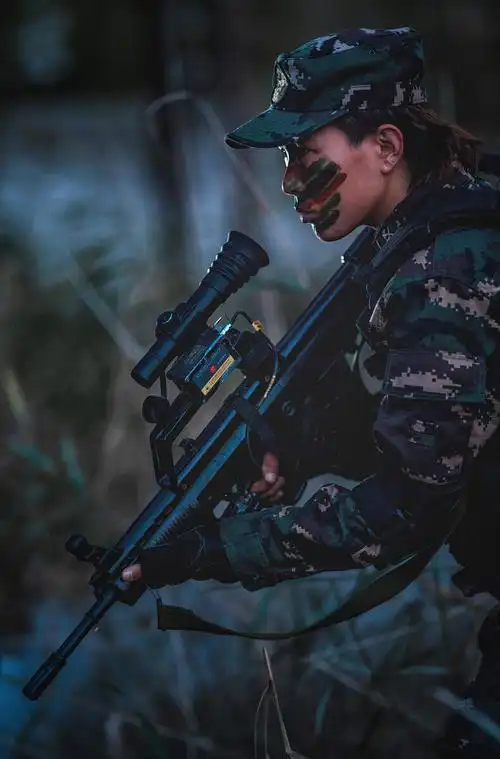 巾帼不让须眉特种部队女战士