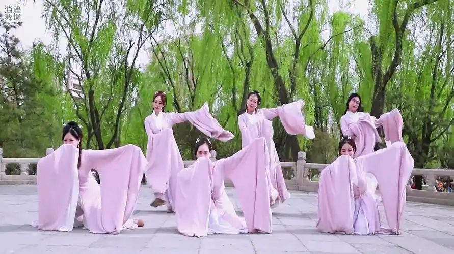 服务升级 5古典舞《繁花》,优美的舞姿,韵味十足,让人惊艳.