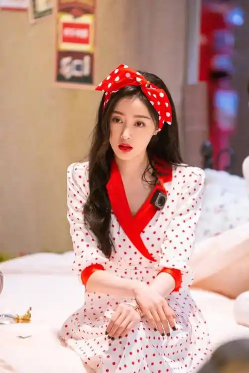 蔡徐坤被冻结6400万?杨紫关系好?_杨洋_张含韵_赵露