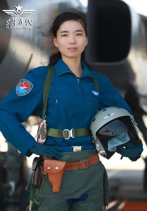 战斗机女飞行员梁潇清澈的爱献给祖国的蓝天