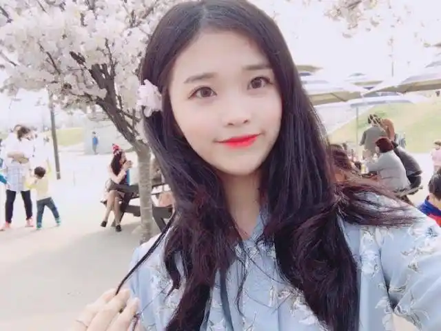 女生自拍照怎么拍:12个自拍拍照姿势,帮你解锁好看自拍照