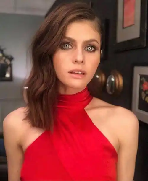 她被誉为"世界上最美的女人",拥有天使的面孔,魔鬼的身材_达里奥_血统