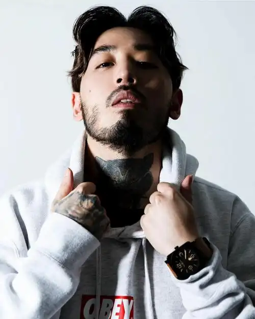 搬点大叔帅照和ins互动非八哥