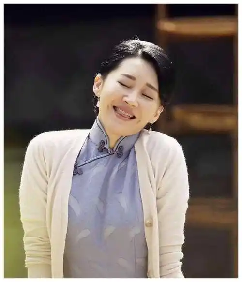 "风韵犹存,各年龄皆倾,撩情一生,无数男儿沦陷"_许晴