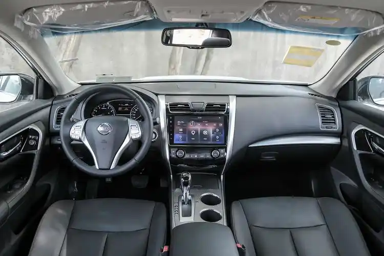 (现款日产天籁内饰)动力方面,全新日产天籁将搭载2.0l和2.