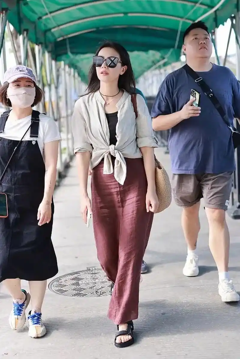 高圆圆|机场穿搭|||#街拍美女[话题]# #穿搭灵感[话题]# #笔记灵感