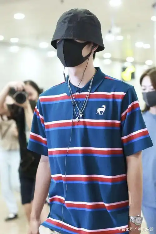 王一博,时装大佬机场秀,一顶渔夫帽就能走出六亲不认的气场