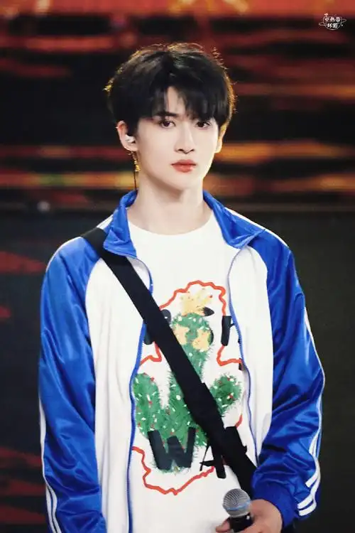 青羽颂旭 余宇涵