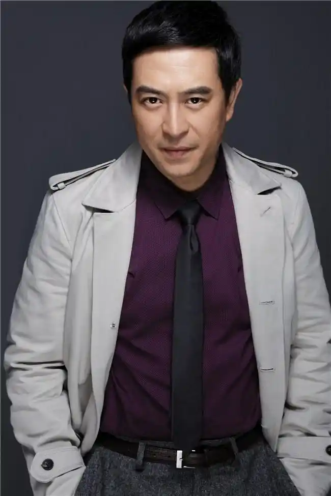 著名的老戏骨张嘉译,与富婆王海燕生活美满,因患这病不得不退圈