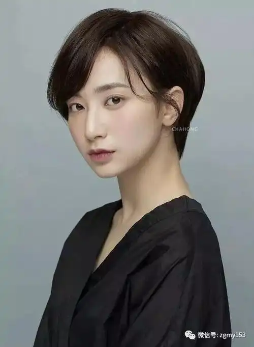 干练超短发也能少女感满满