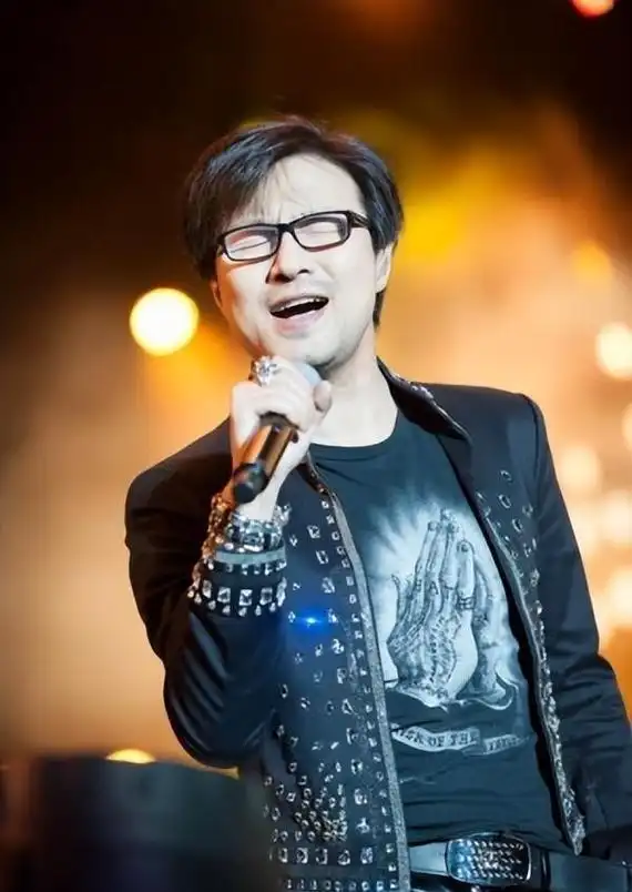 汪峰首次开演唱会,网友评论区笑死我了 汪峰将于下月1号在南京举办