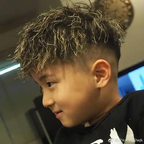 效果就是不一样,剪完真时尚-帅气2024小男孩发型短发