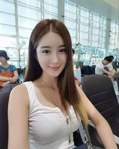 女朋友很漂亮,是我追了三年的校花,可是.