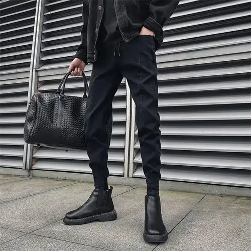 马丁靴配什么裤子男黑色帅气修身牛仔裤显腿长轻年人潮流搭配社区