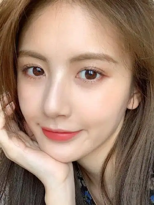 从玻尿酸堆砌下的性感到白瘦幼的网红脸,整容脸变化史太真实