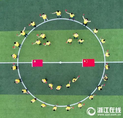 宁波:我与国旗党旗合影(组图)