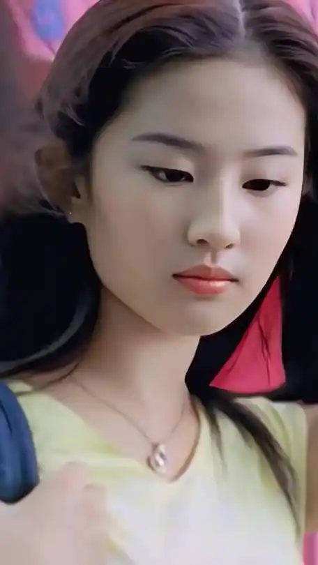 刘亦菲奶萌奶萌的!这个时候的颜值拍一部现代电视剧该多