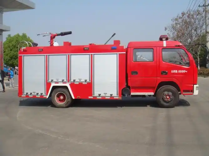 东风大多利卡泡沫消防车