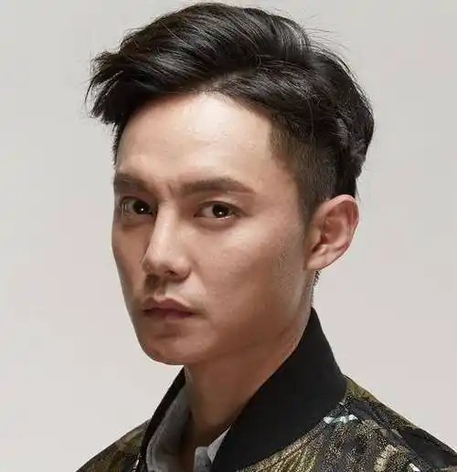 尹正因为出演《龙门镖局》中的古惑仔而出道,但是真正让人们记住他的