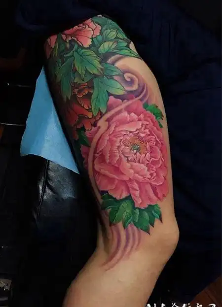 暗自芬芳,大腿好看的牡丹花彩绘纹身