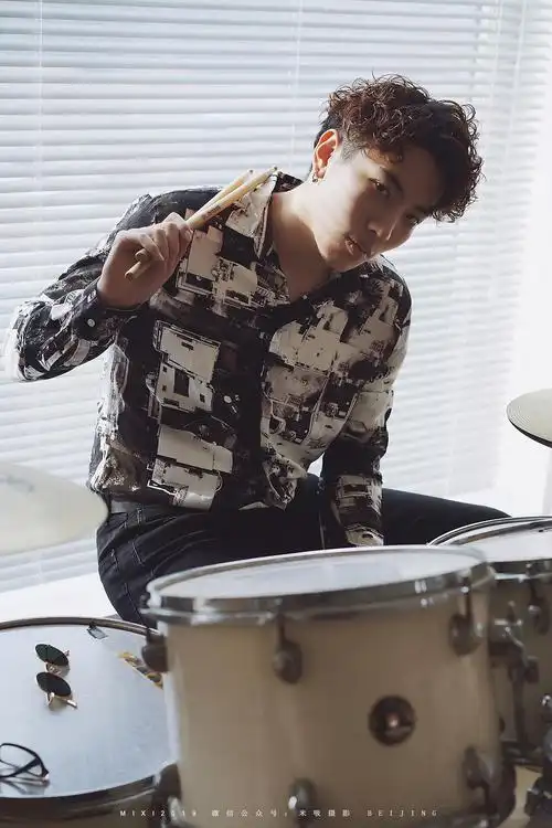 架子鼓男生-米吸摄影