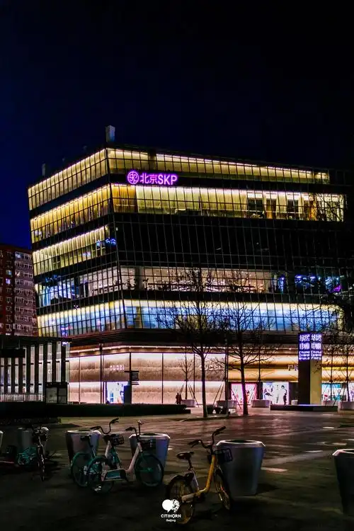 挺住!北京的商场_三里屯