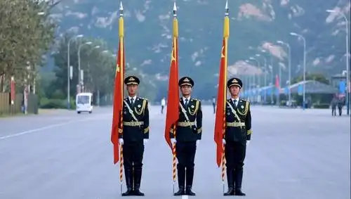仪仗方队将护卫党旗,国旗,军旗届时他们答案就是谁将率先走过天安门?