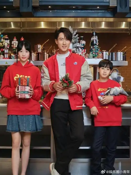 基因好强大,吴尊女儿儿子,腿都好长啊