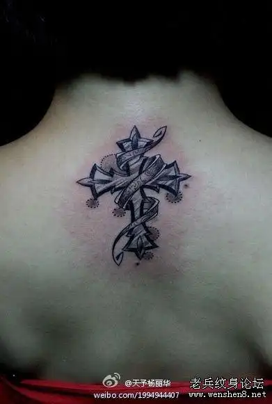 颈部十字架纹身图案纹身图片