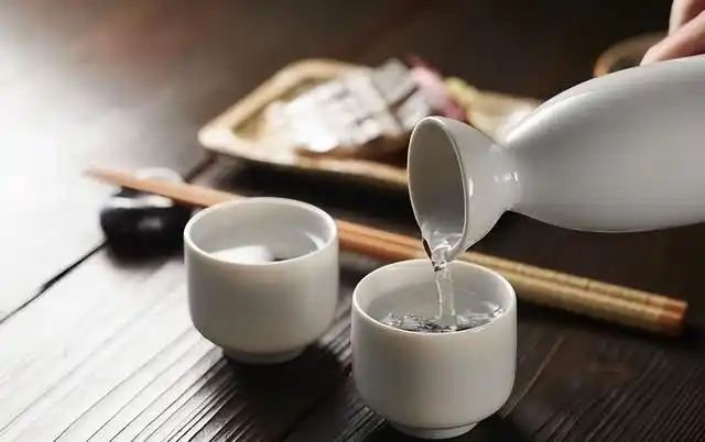 夏天买白酒时,这3种酒最好别买,添加剂太多,商家自己都不喝