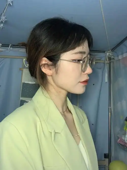 高度近视今日妆容穿搭朋友把我误认成老师