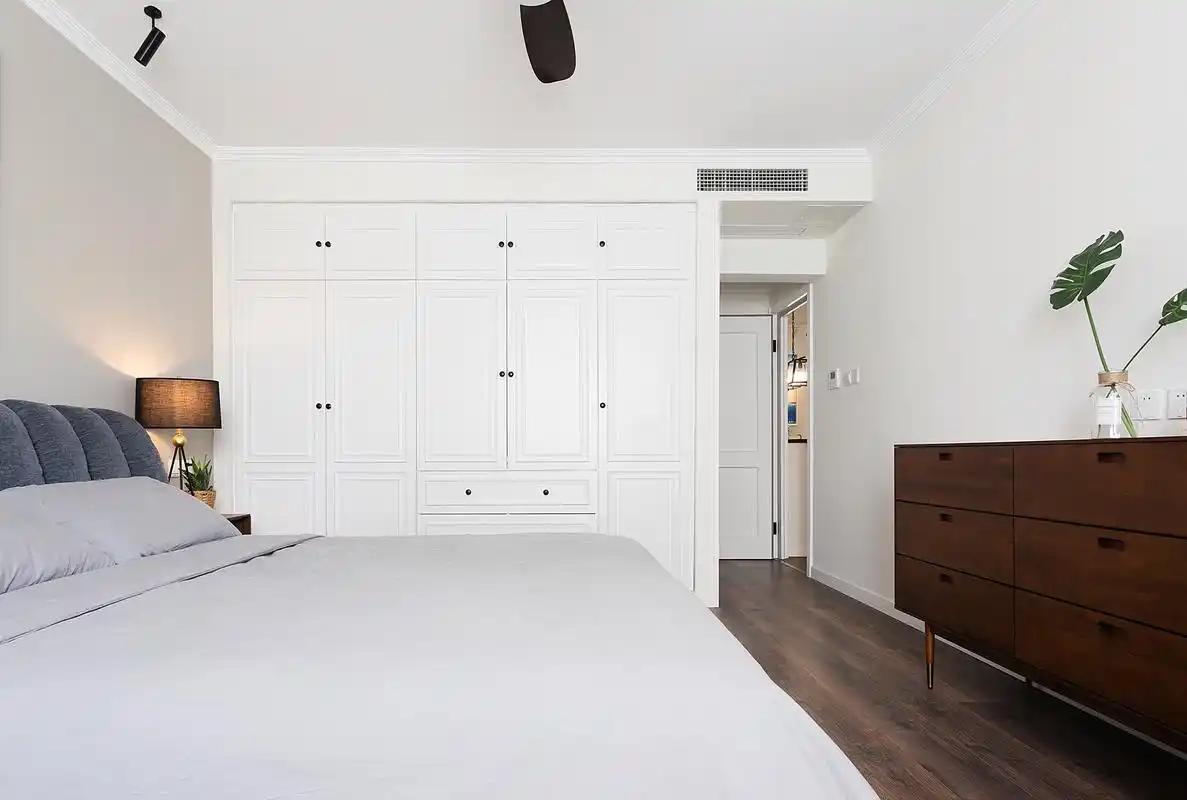 北欧风格卧室黄色衣柜装修图片110平北欧工业风装修衣柜图片简洁北欧