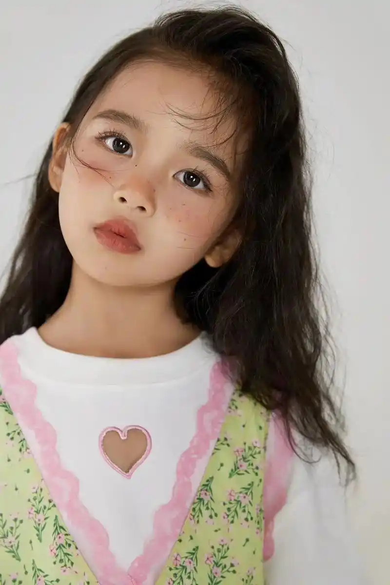 小妞妞baby 如果风会说话,它会不会告诉你我很想你@小妞 - 抖音