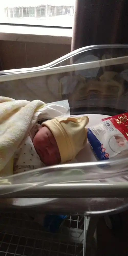 我家宝儿出生第一天到十五天照片