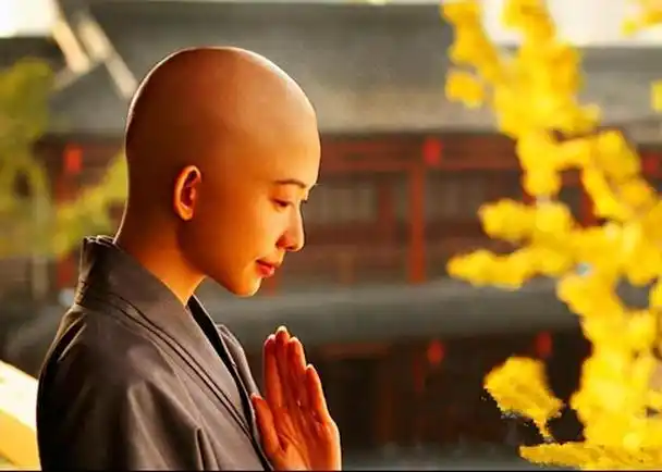 出门旅游,看见尼姑,即便是不信佛的人,也会尊敬,毕竟人们潜意识认为