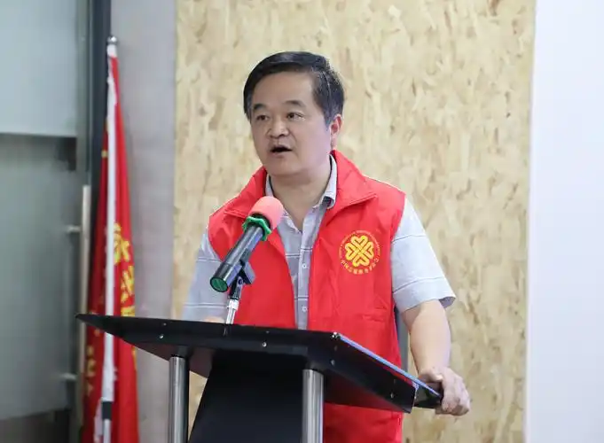 市委宣传部副部长,市志愿者协会会长肖向阳致贺词