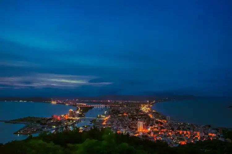 双月湾竟与世界三大夜景之一 ——函馆,如此相像!