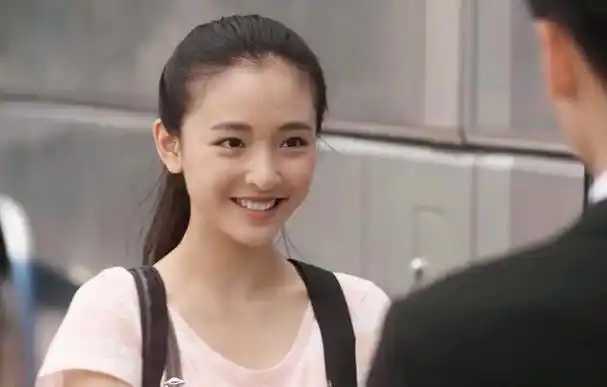 狂赞美女却连额头都不敢露,扛得住"大露额"发型的,才是真神颜