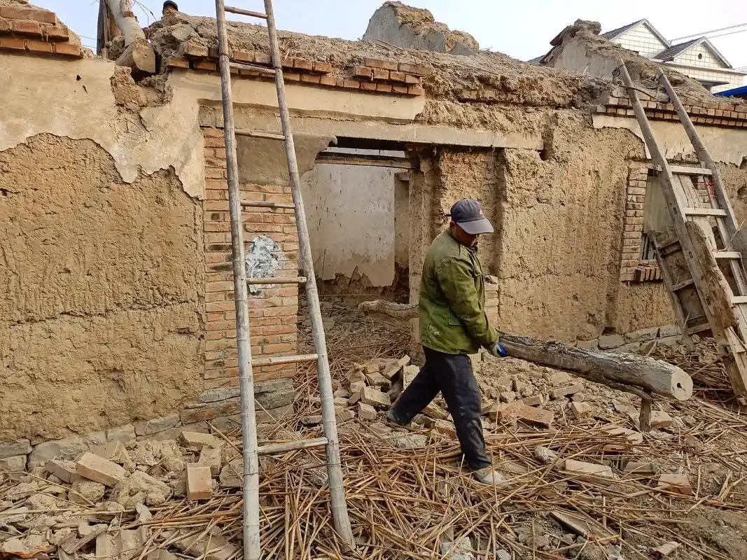 抖音图文来了 #农村老房子 #新农村 最后一座老房子也拆了 - 抖音