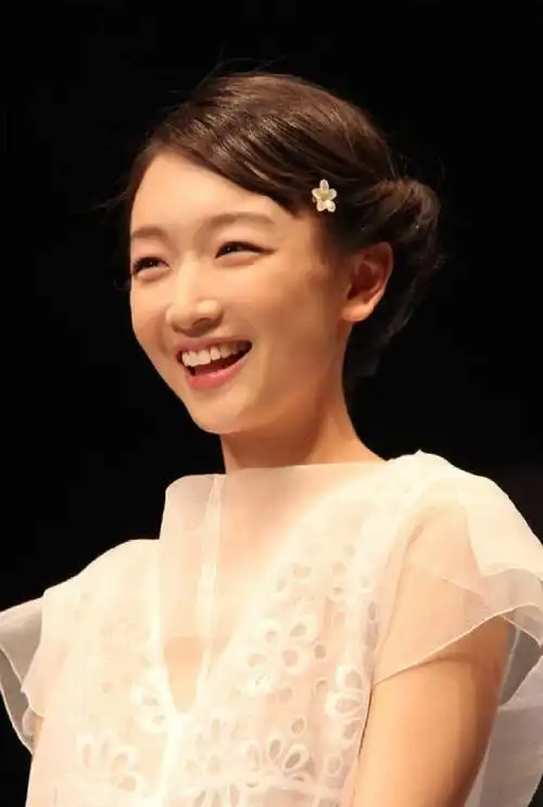 周冬雨变好看了#她还是笑起来好看,眼睛弯弯的像月牙儿一样.