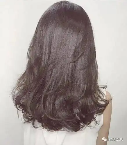 秋冬更适合来一款"发尾烫"