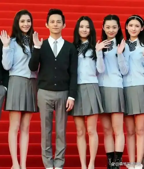 7月12日,一条关于angelababy和宋轶早期同框的话题成为热搜,引发了