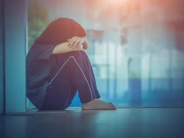 谈了七年的男友避不见我,偷偷去他家,保安的一句话,我决定了