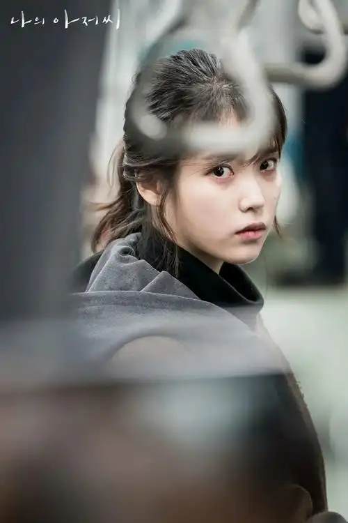 iu在我的大叔里的脸太有故事感了